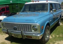 Chevrolet Suburban Custom Deluxe