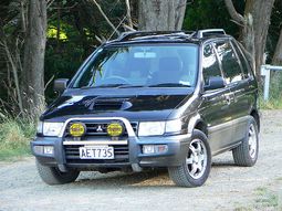 Mitsubishi Space Runner