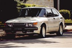 Saab 900