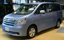 2005 Toyota Noah X grade