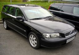 Pre-facelift Volvo V70 (Europe)