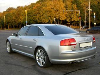 2007 Audi S8 Photos