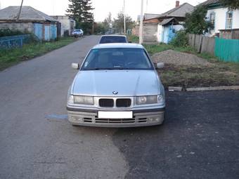 1990 BMW 3-Series Photos