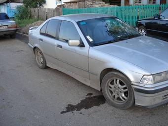 1990 BMW 3-Series Photos