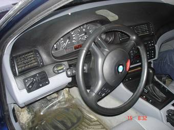 2004 BMW 3-Series Photos