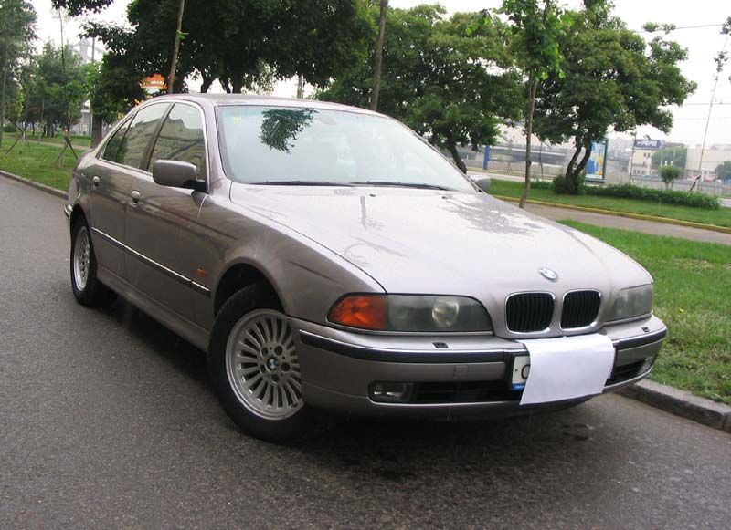 2000 BMW 523I