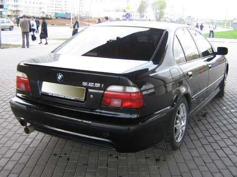 2000 BMW 528