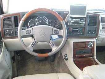 2004 Cadillac Escalade Images