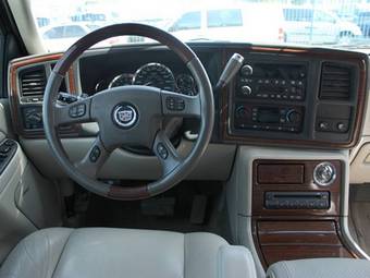 2004 Cadillac Escalade Photos