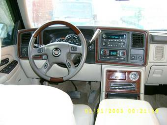 2005 Cadillac Escalade Photos