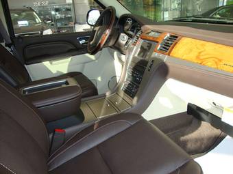 2011 Cadillac Escalade Images