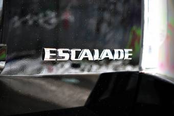 2011 Cadillac Escalade Pictures