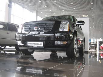 2011 Cadillac Escalade Photos