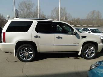 2011 Cadillac Escalade Pictures