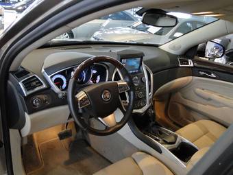 2010 Cadillac SRX Pics