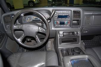 2004 Chevrolet Avalanche Pics