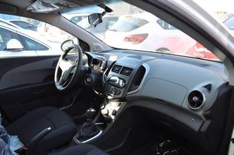 2012 Chevrolet Aveo Wallpapers