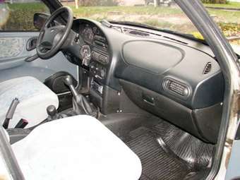 2003 Chevrolet Niva Photos
