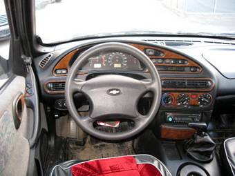 2004 Chevrolet Niva Photos