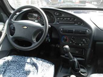 2004 Chevrolet Niva Photos