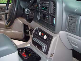 2003 Chevrolet Suburban Pictures