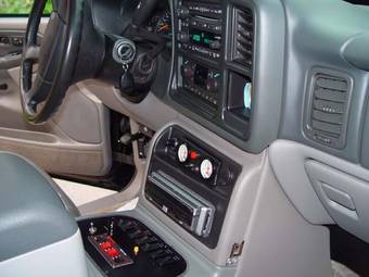 2003 Chevrolet Suburban Images