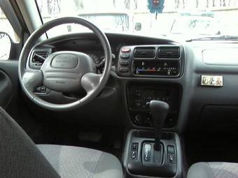 2000 Chevrolet Tracker Photos