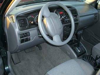 2001 Chevrolet Tracker Photos