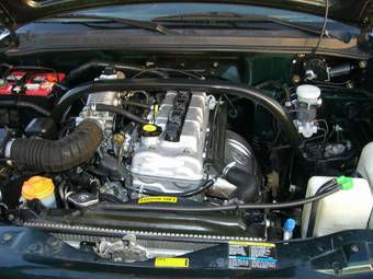 2001 Chevrolet Tracker Photos