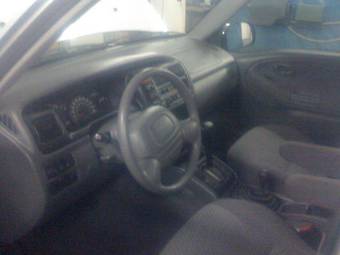 2002 Chevrolet Tracker Photos