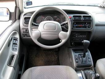 2003 Chevrolet Tracker Photos
