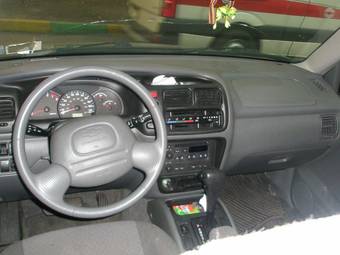 2003 Chevrolet Tracker Pics