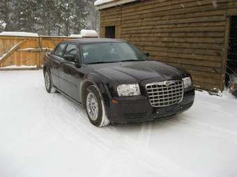 2004 Chrysler 300C Images