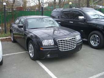 2004 Chrysler 300C Photos