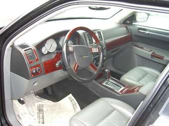 2004 Chrysler 300C Images