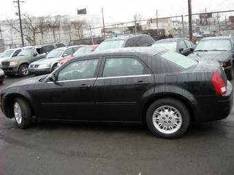 2004 Chrysler 300C Photos
