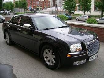 2004 Chrysler 300C Photos