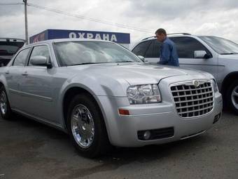 2004 Chrysler 300C Photos