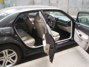 2004 Chrysler 300C Photos