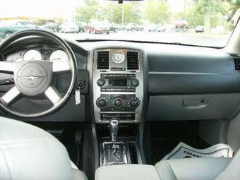 2005 Chrysler 300C Photos