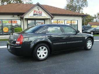 2005 Chrysler 300C Photos