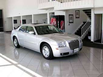 2005 Chrysler 300C Photos