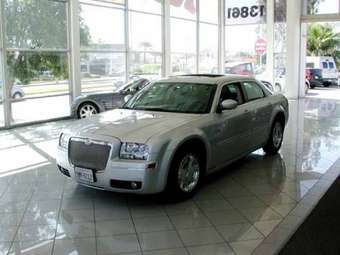 2005 Chrysler 300C Photos