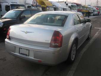 2005 Chrysler 300C Photos