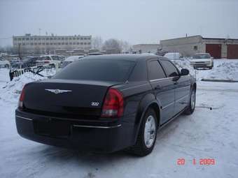 2005 Chrysler 300C Images