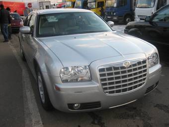 2005 Chrysler 300C Photos