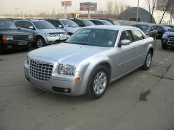 2005 Chrysler 300C Photos