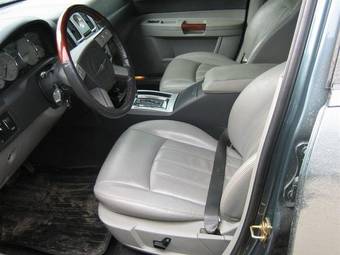 2005 Chrysler 300C Images