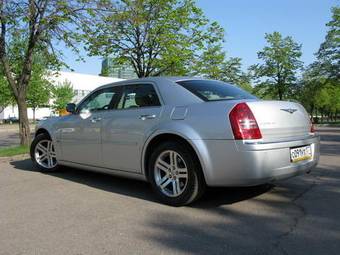 2005 Chrysler 300C Photos