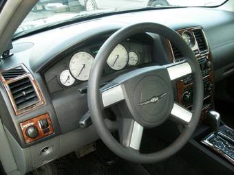 2005 Chrysler 300C Pictures